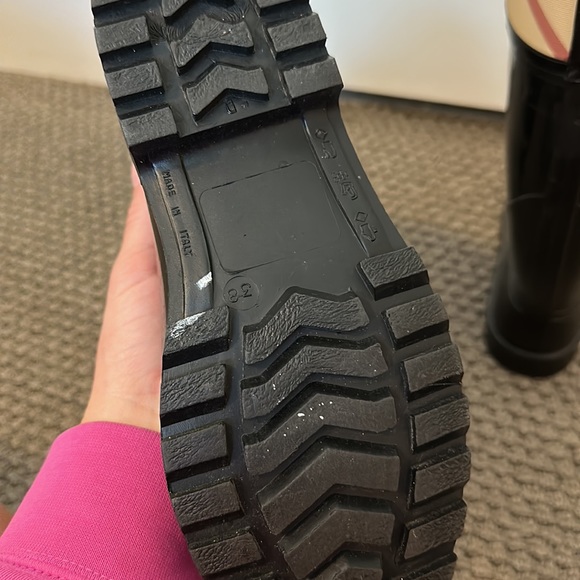 BURBERRY
House Check Pattern Rubber Rain Boots - Picture 6 of 7